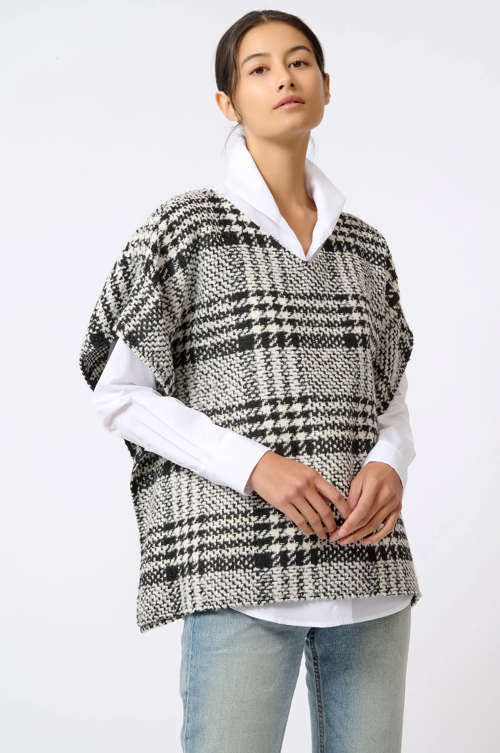 Plaid Poncho - Black/White